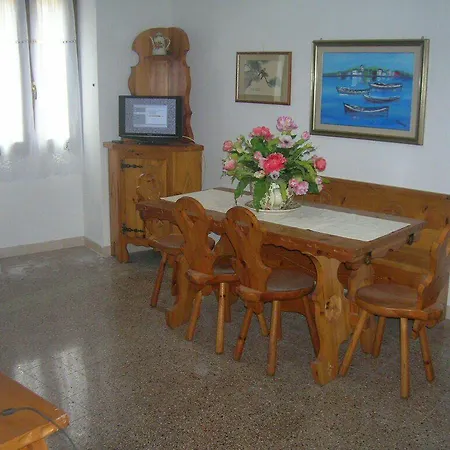 Alojamento de Acomodação e Pequeno-almoço Ex La Bicocca - Via Umberto 15, Iun S1733 Sorso