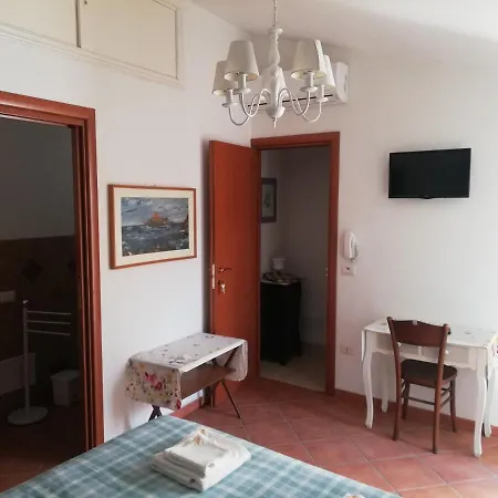 Bed & Breakfast Ex La Bicocca - Via Umberto 15, Iun S1733 3*