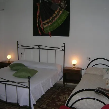 Bed & Breakfast Ex La Bicocca - Via Umberto 15, Iun S1733 3*