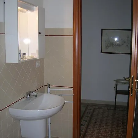 Bed & Breakfast Ex La Bicocca - Via Umberto 15, Iun S1733